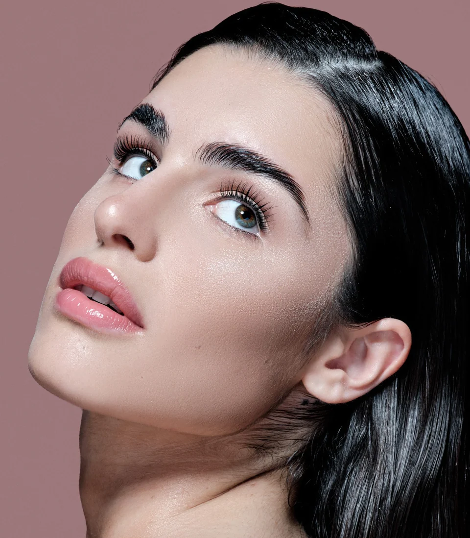 Dettaglio delle ciglia valorizzate dal trattamento YUMI Lashes & Brows
